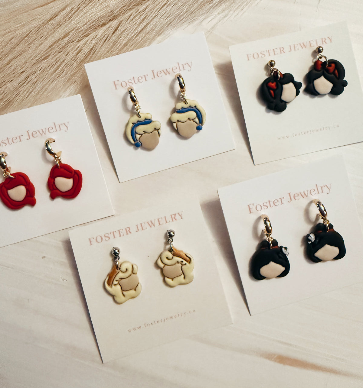 Mini princess earrings