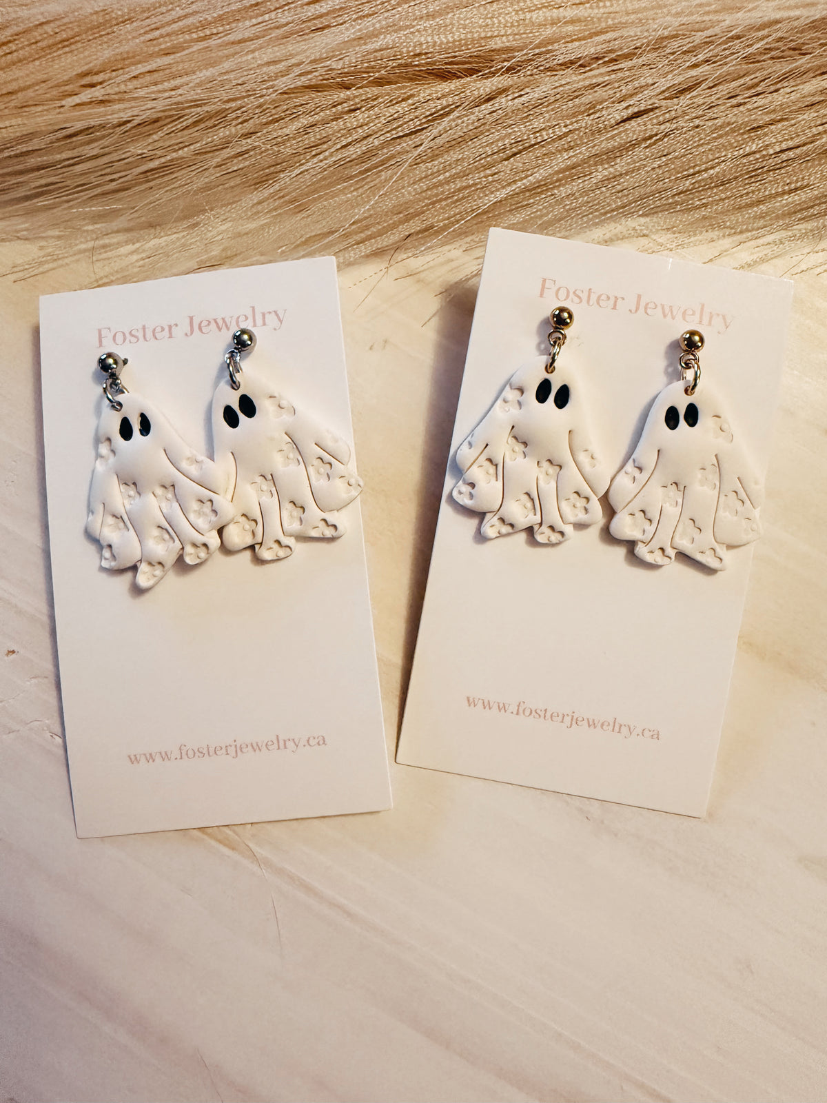 Daisy ghosts earrings