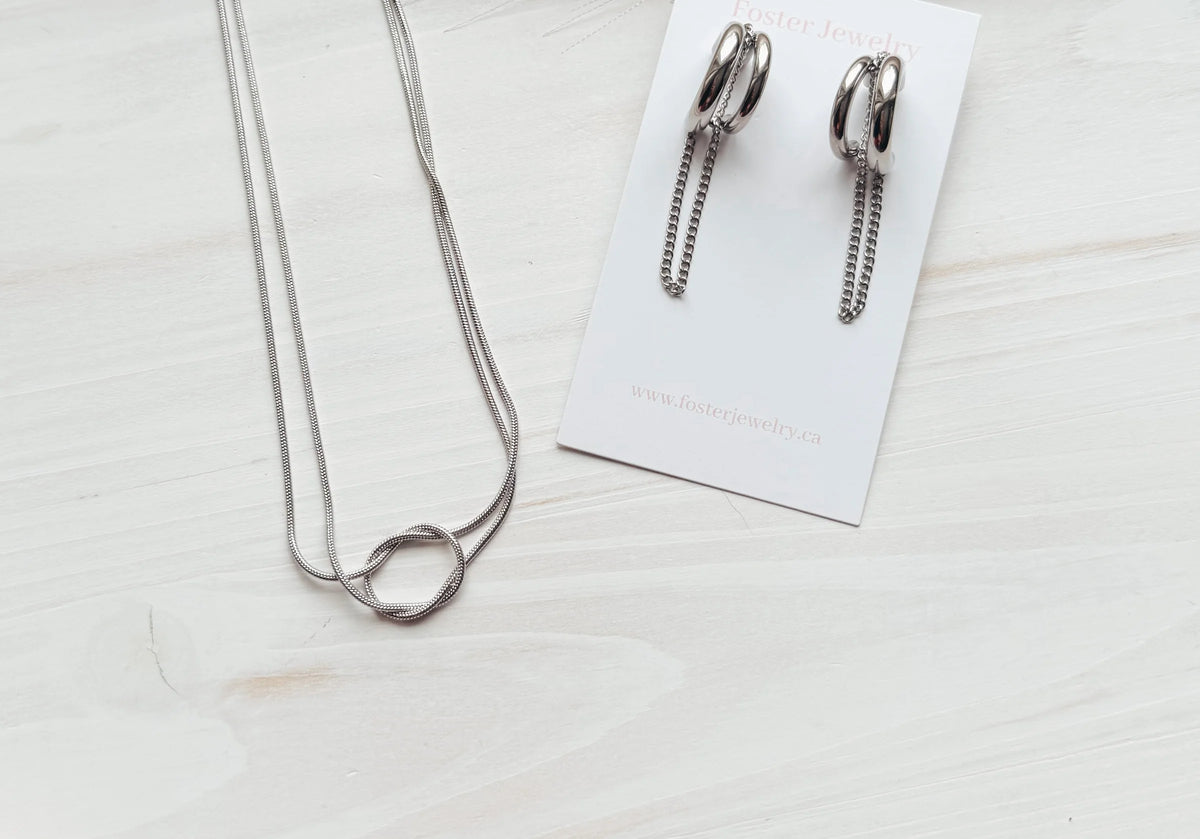 The Embrace knot Necklace - silver