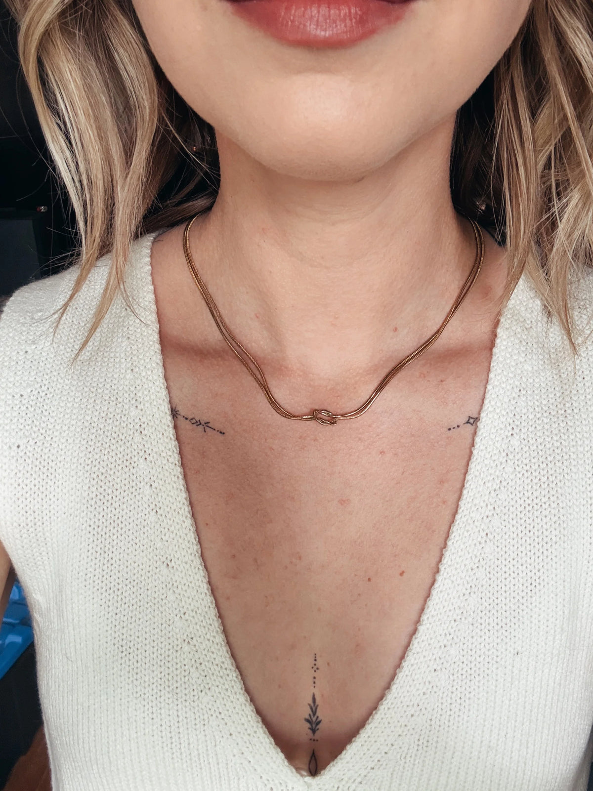 The Embrace knot Necklace